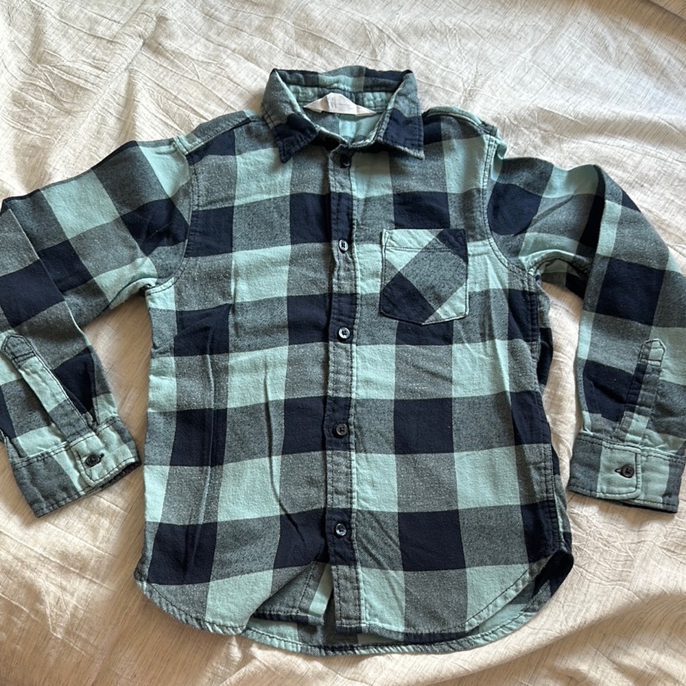 H&M Navy Blue Button Down Shirt with Classic Fit and Soft Fabric Size 7